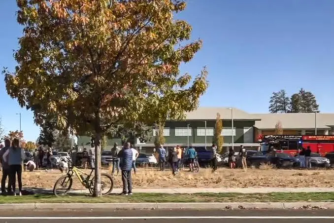 ¿Como y donde ocurrió el tiroteo en escuela primaria?